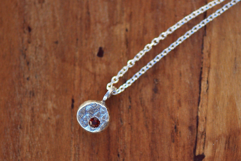 Pebble sterling silver necklace necklace Amanda K Lockrow 16 inches garnet shiny silver chain