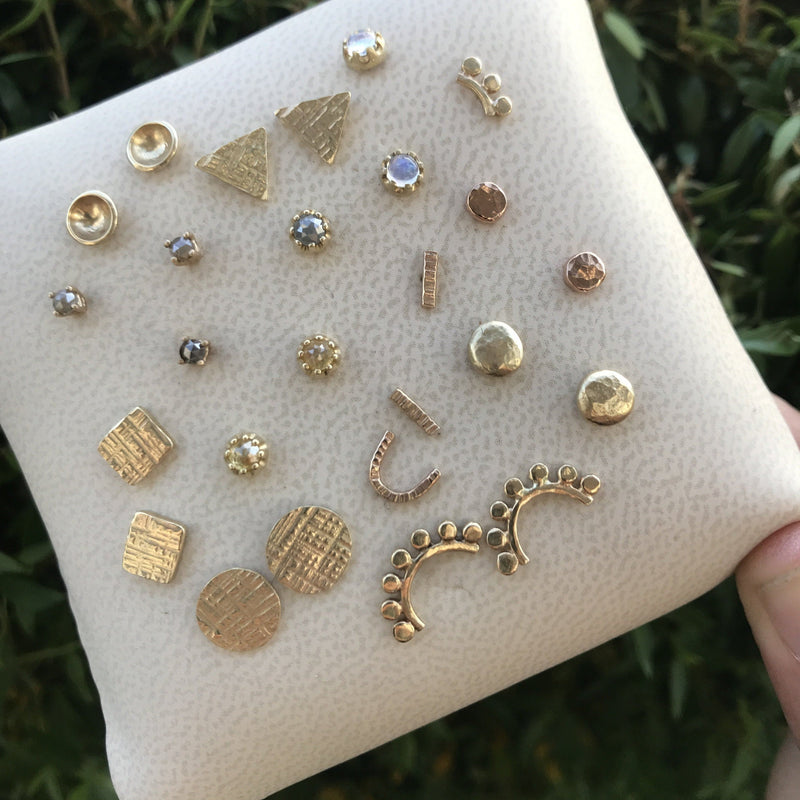 14K gold hammered circle stud earrings - crosshatched earrings Amanda K Lockrow 