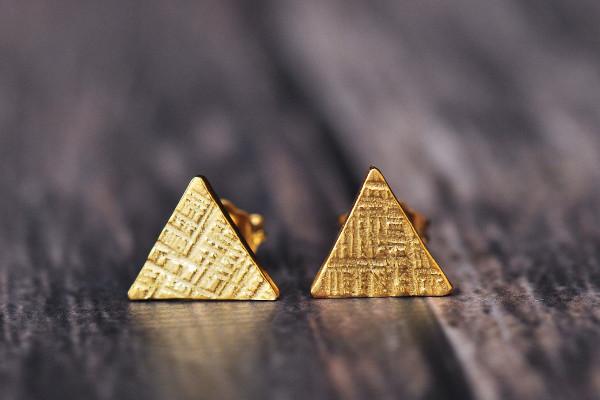 18k yellow vermeil tiny triangle studs earrings Amanda K Lockrow 